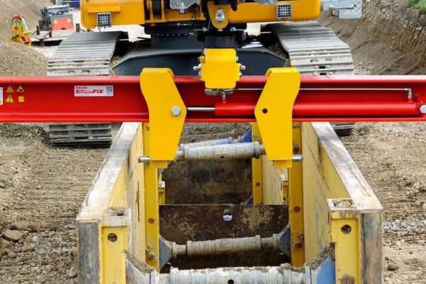 Verbauboxgreifer mit vollhydr. Schnellwechsler für Oilquick und LikuFIX